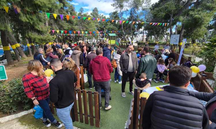 Εγκαινιάστηκε η παιδική χαρά στην πλατεία Ελευθερίας στη Νέα Ιωνία