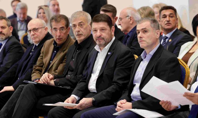 Περιφέρεια Αττικής και Δήμος Πειραιά συνδιοργάνωσαν το 1ο Συνέδριο Εθελοντισμού