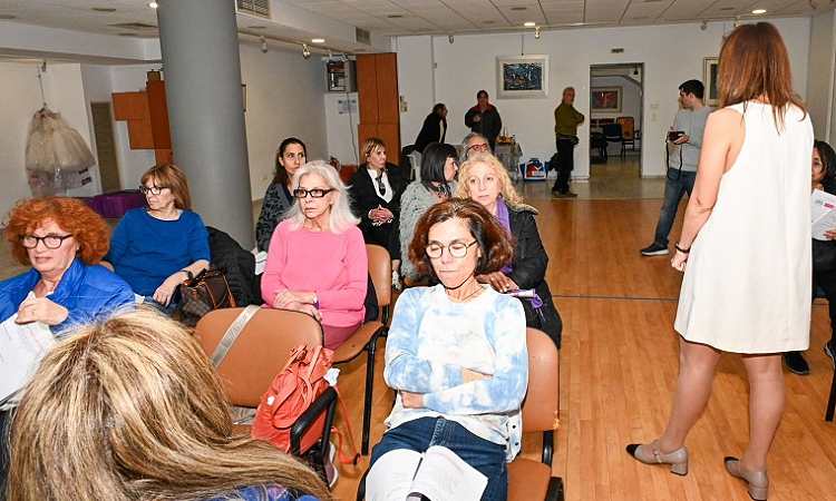 Με επιτυχία το βιωματικό εργαστήριο ενδυνάμωσης γυναικών στο δημαρχείο Πεύκης