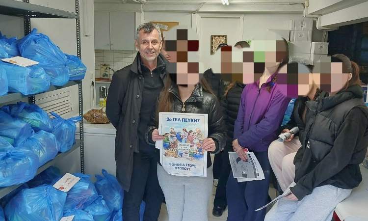 Το Κοινωνικό Παντοπωλείο του Δήμου επισκέφθηκαν μαθητές του 2ου Γενικού Λυκείου Πεύκης