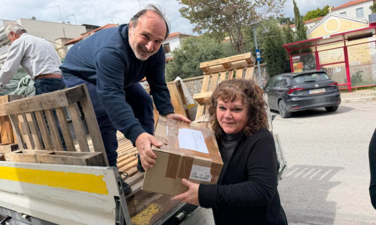 Ο Δήμος Χαλανδρίου παρέδωσε φάρμακα και ιατρικό υλικό για την Κούβα