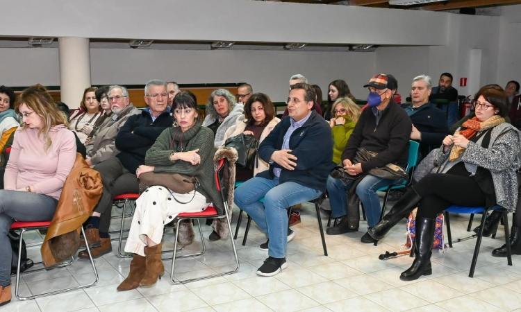 Πραγματοποιήθηκε η εκδήλωση «Οθόνες και Εφηβεία» στη Δημοτική Βιβλιοθήκη Πεύκης