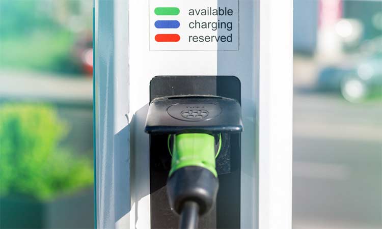 Δύο Πακιστανοί προσπάθησαν να κλέψουν σταθμό φόρτισης αυτοκινήτων στο Μαρούσι και έπαθαν ηλεκτροπληξία