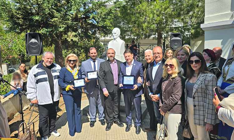 Η προτομή του Νίκου Καζαντζάκη ξανά στη Βίλα Στέλλα