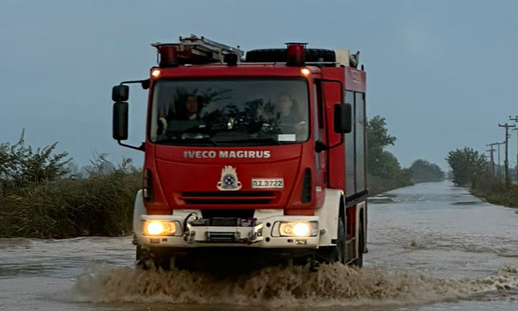 Κακοκαιρία «Erminio»: 133 κλήσεις για παροχή βοήθειας δέχθηκε η Πυροσβεστική μέχρι τις 9 το βράδυ (1/4)