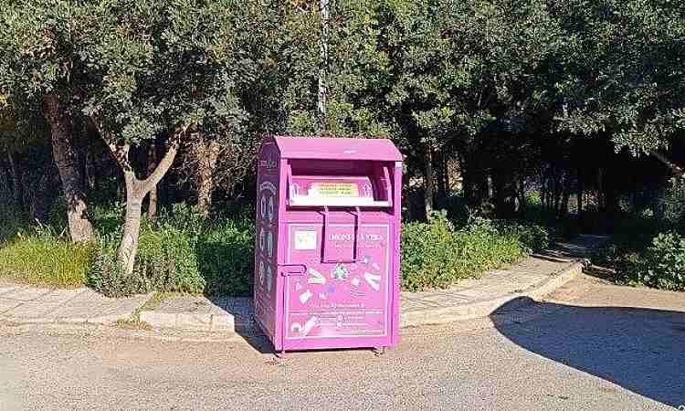 Δέκα νέοι μωβ κάδοι ανακύκλωσης ρούχων και υποδημάτων στον Δήμο Παπάγου – Χολαργού