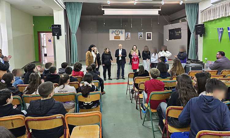 Μαθητές έσωσαν γατάκι και δέχτηκαν συγχαρητήρια από τον δήμαρχο Ηρακλείου Αττικής