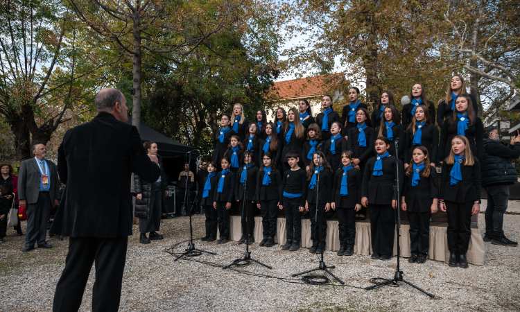 Μικροί χορωδοί στην 72η Ανθοκομική Έκθεση Κηφισιάς στις 10/5