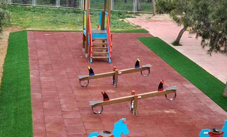 Ολοκληρώθηκε η νέα παιδική χαρά στον χώρο των 1ου και 2ου Νηπιαγωγείων Λυκόβρυσης