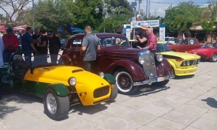 Πλήθος κόσμου στην 11η Μαγιάτικη Συνάντηση Κλασικών Οχημάτων