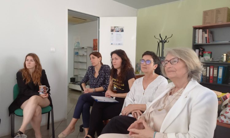 Συνάντηση στο Κέντρο Συμβουλευτικής Γυναικών Χαλανδρίου για την έμφυλη βία
