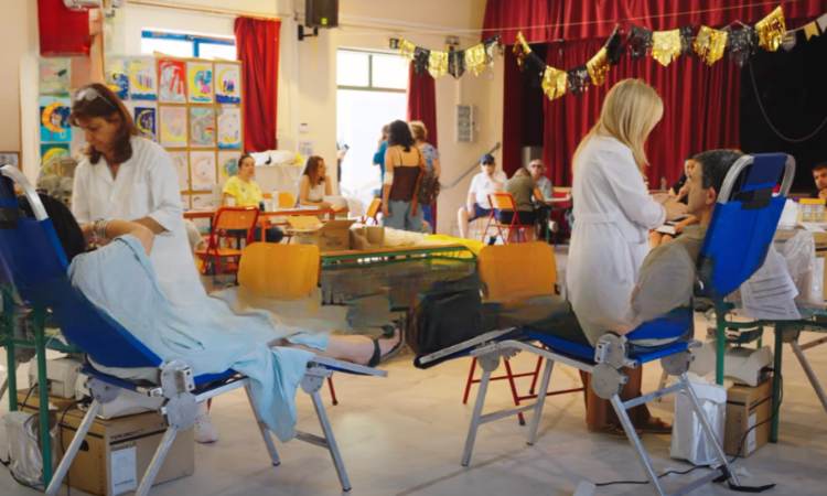 Δεκάδες φιάλες συγκεντρώθηκαν στην εθελοντική αιμοδοσία στα Βριλήσσια