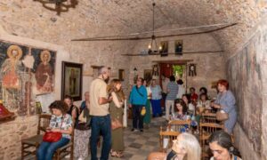 Οι πολίτες του Αμαρουσίου περιηγήθηκαν στους μεταβυζαντινούς ναούς της πόλης