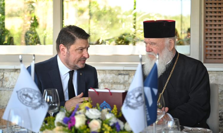 Γεύμα εργασίας του Ν. Χαρδαλιά με τον αρχιεπίσκοπο και μέλη της Ιεράς Συνόδου