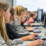 Έγκριση 7,2 εκατ. ευρώ για ψηφιακό εξοπλισμό σε σχολεία της Αττικής