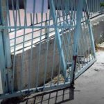 Κατέρρευσε η αυλόπορτα του 5ου Δημοτικού Σχολείου Ηρακλείου Αττικής