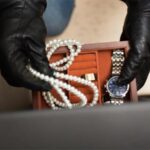 Συνελήφθη 29χρονη οικιακή βοηθός στη Νέα Ερυθραία για κλοπή χρημάτων και κοσμημάτων