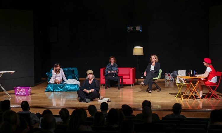 Την παράσταση «Γυναικείες Φωνές-Ιστορίες Κοινές» απόλαυσε το κοινό στο Μαρούσι