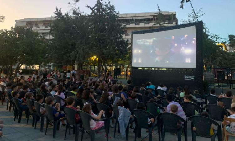 Τα παιδιά του Αμαρουσίου απόλαυσαν θερινές κινηματογραφικές προβολές