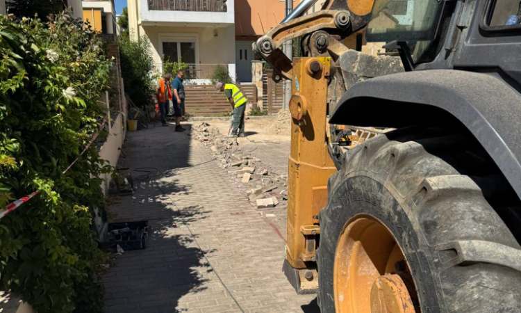 Αντικατάσταση αγωγού αποχέτευσης στις οδούς Χανίων και Μεσαράς