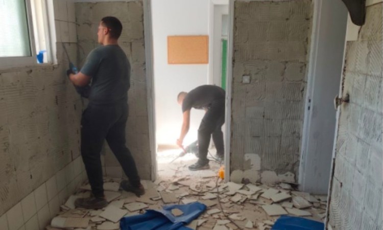 Ξεκίνησε η ανακατασκευή των αποδυτηρίων στο Δημοτικό Στάδιο Πεύκης