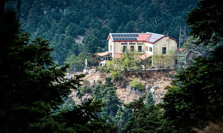 Πτώση γυναίκας σε γκρεμό 20 μέτρων στην Πάρνηθα