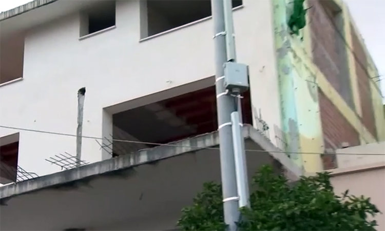 Μέτρα ασφαλείας για το παρατημένο γιαπί στο Μαρούσι ζητούν οι κάτοικοι