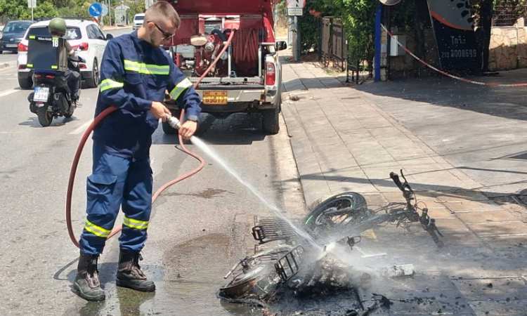 Στις φλόγες τυλίχθηκε ηλεκτρικό μοτοποδήλατο στο Χαλάνδρι