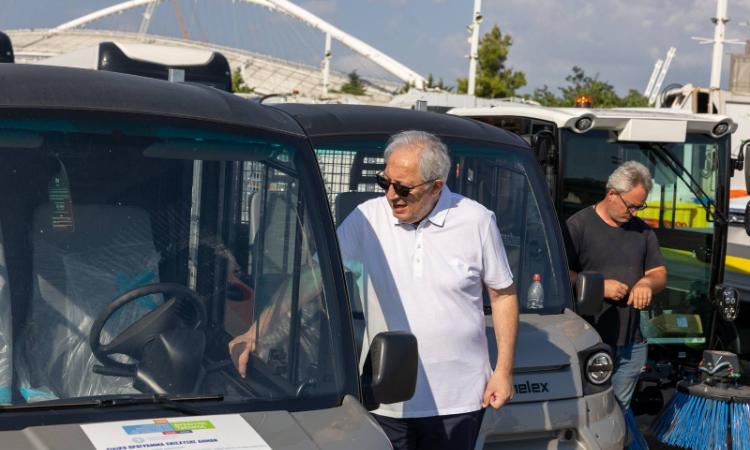 Δέκα νέα οχήματα ενισχύουν τις υπηρεσίες του Δήμου Αμαρουσίου