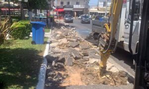 Λυκόβρυση – Πεύκη Μαζί: Τα «πεταμένα» λεφτά της δήθεν ανάπλασης στην πλατεία Λυκόβρυσης