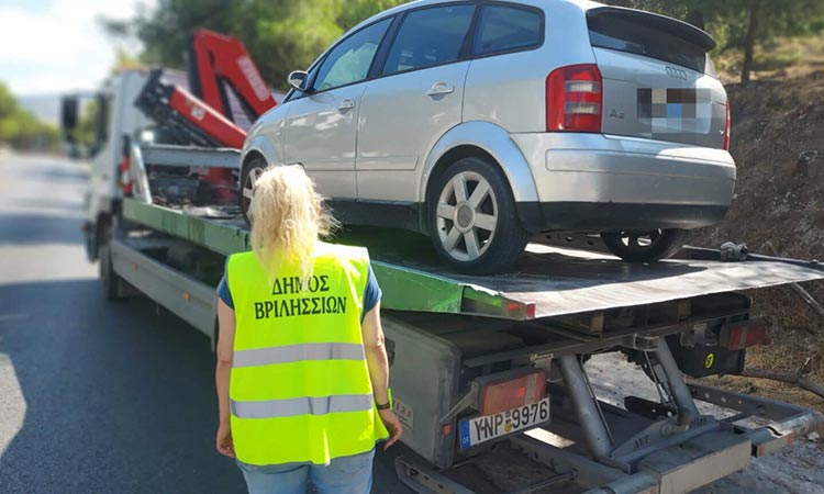 Περισσότερα από 200 εγκαταλελειμμένα οχήματα «έφυγαν» από τους δρόμους των Βριλησσίων