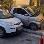 Ι.Χ. ανέβηκε σε πεζοδρόμιο και παρέσυρε τραπεζοκαθίσματα στη Νέα Ερυθραία