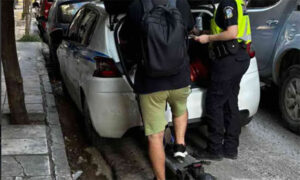Οι έλεγχοι σε οδηγούς ηλεκτρικών πατινιών στην Αττική απέφεραν 115 κλήσεις και μία σύλληψη