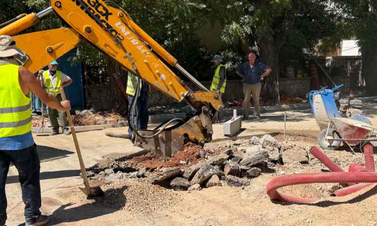 Σε πλήρη εξέλιξη τα έργα ανάπλασης της Σ. Βενιζέλου στο Κάτω Χαλάνδρι