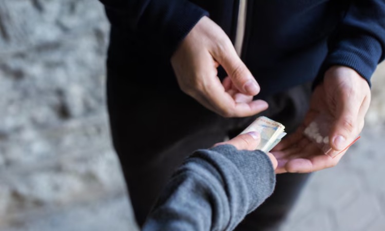 Νεαροί ηλικίας 14 έως 19 ετών διακινούσαν ναρκωτικά στην Κηφισιά