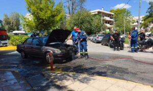 Στις φλόγες τυλίχθηκε αυτοκίνητο στα Βριλήσσια