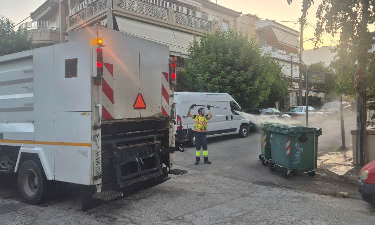 Με εντατικούς καθαρισμούς κάδων ξεκίνησε ο Σεπτέμβριος στο Ηράκλειο Αττικής