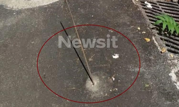69χρονη στην Πεύκη τραυματίστηκε από μπετόβεργα καρφωμένη στον δρόμο