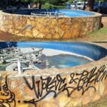 Συνεχίζονται οι εργασίες απομάκρυνσης γκράφιτι σε όλο τον Δήμο Λυκόβρυσης – Πεύκης