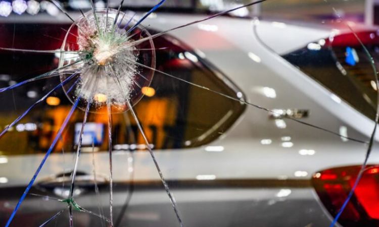 Αυτοκίνητο κατέληξε σε κατάστημα στη Λεωφόρο Κηφισιάς στο ύψος του Αμαρουσίου