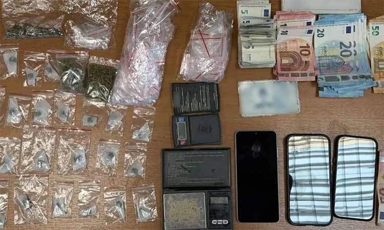 Συνελήφθησαν δύο νεαροί στην Αγία Παρασκευή για διακίνηση ναρκωτικών