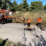 Ειδικό μηχάνημα για την αποκατάσταση των φθορών στο οδόστρωμα αξιοποιεί ο Δήμος Παπάγου – Χολαργού