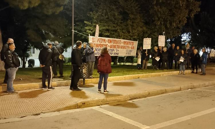Αντιδράσεις στην Αγία Παρασκευή για το κατέβασμα αντιπολεμικού πανό